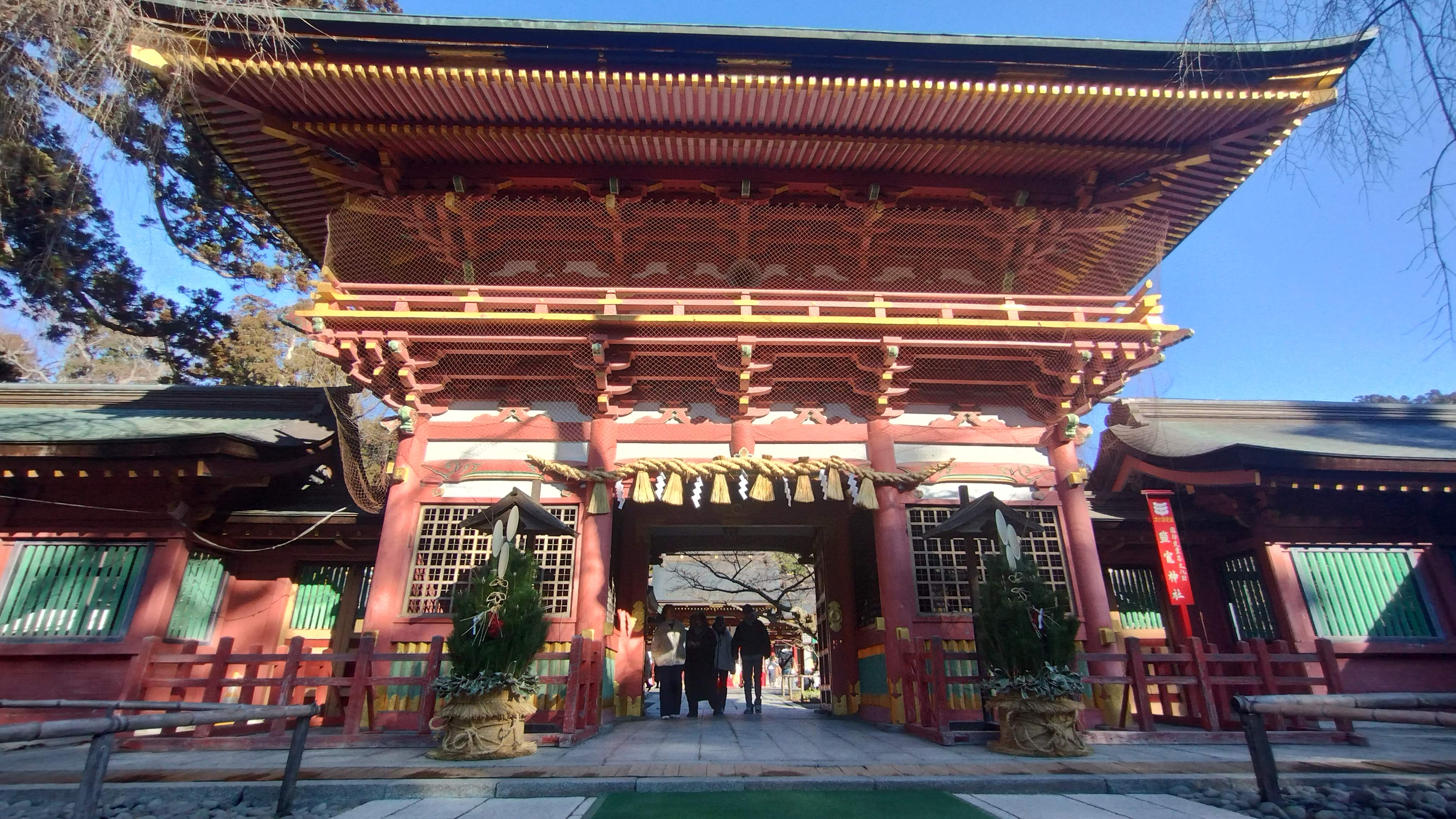 2025年12月 快晴<br>お礼参りで再訪。今回も快晴。悔しいけど快晴。<br>初詣の準備が進んでおり既に門松が。